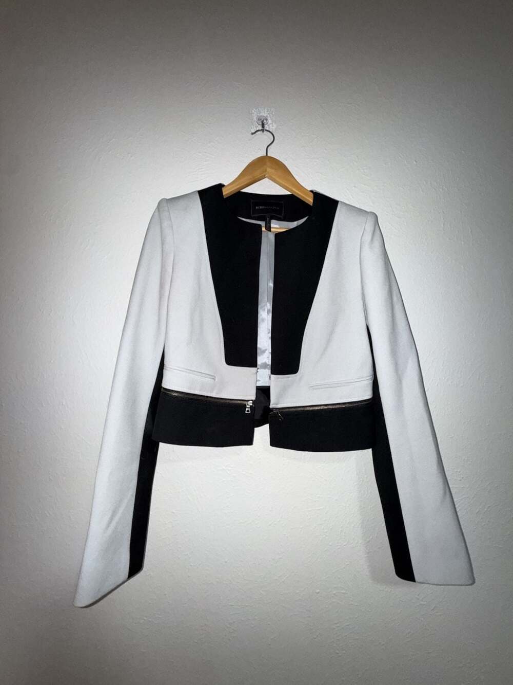 BCBGMAXAZRIA Black and White Colorblock Cropped Blazer Jacket
